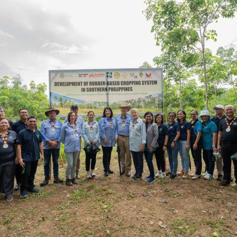 The delegation visit the project site of SLAM/2017/040 project, Development of rubber-based cropping system in southern Philippines, in Agusan del Sur.